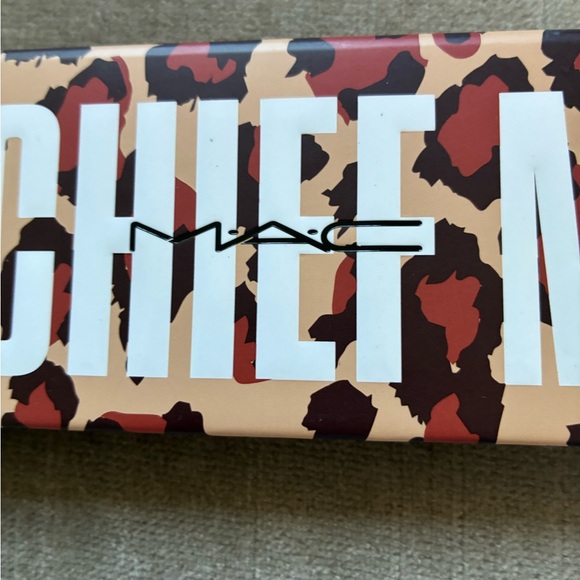 New!! MAC Cosmetics “Mischief Minx” Eyeshadow Palette! - Picture 5 of 9